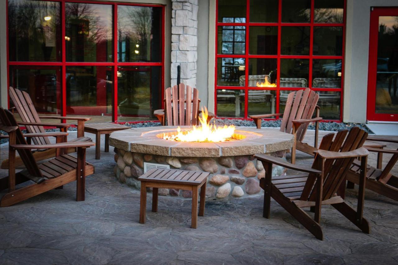 Wildwood Lodge & Suites Clive Kültér fotó