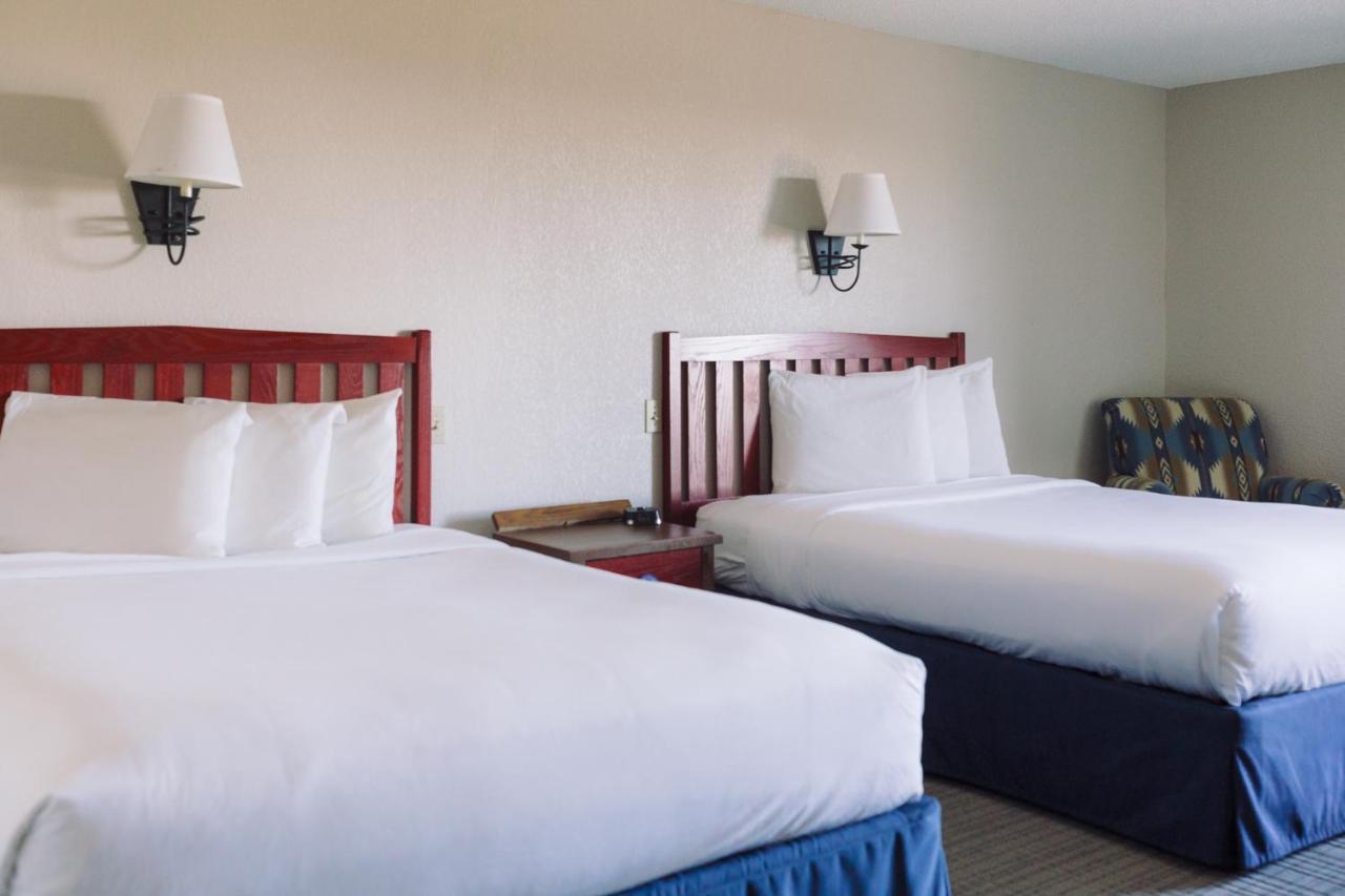 Wildwood Lodge & Suites Clive Kültér fotó