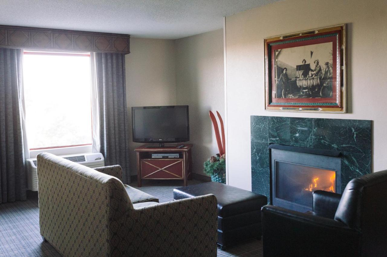 Wildwood Lodge & Suites Clive Kültér fotó